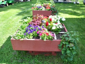 Square foot boxes on pedestals
